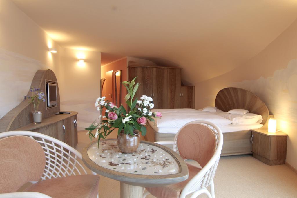 Hotel Zum Strandlaufer Ahrenshoop Chambre photo
